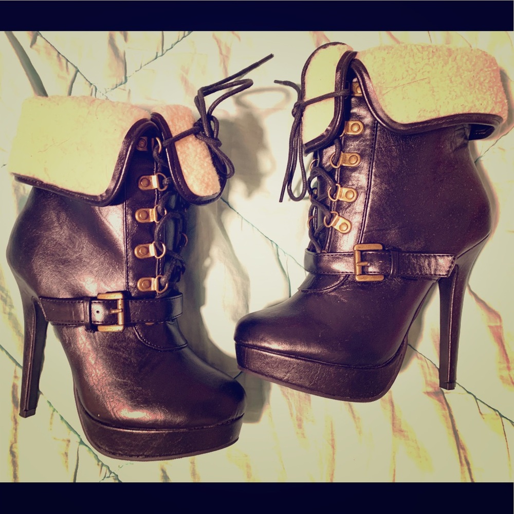 Fur cuff leatherette boot